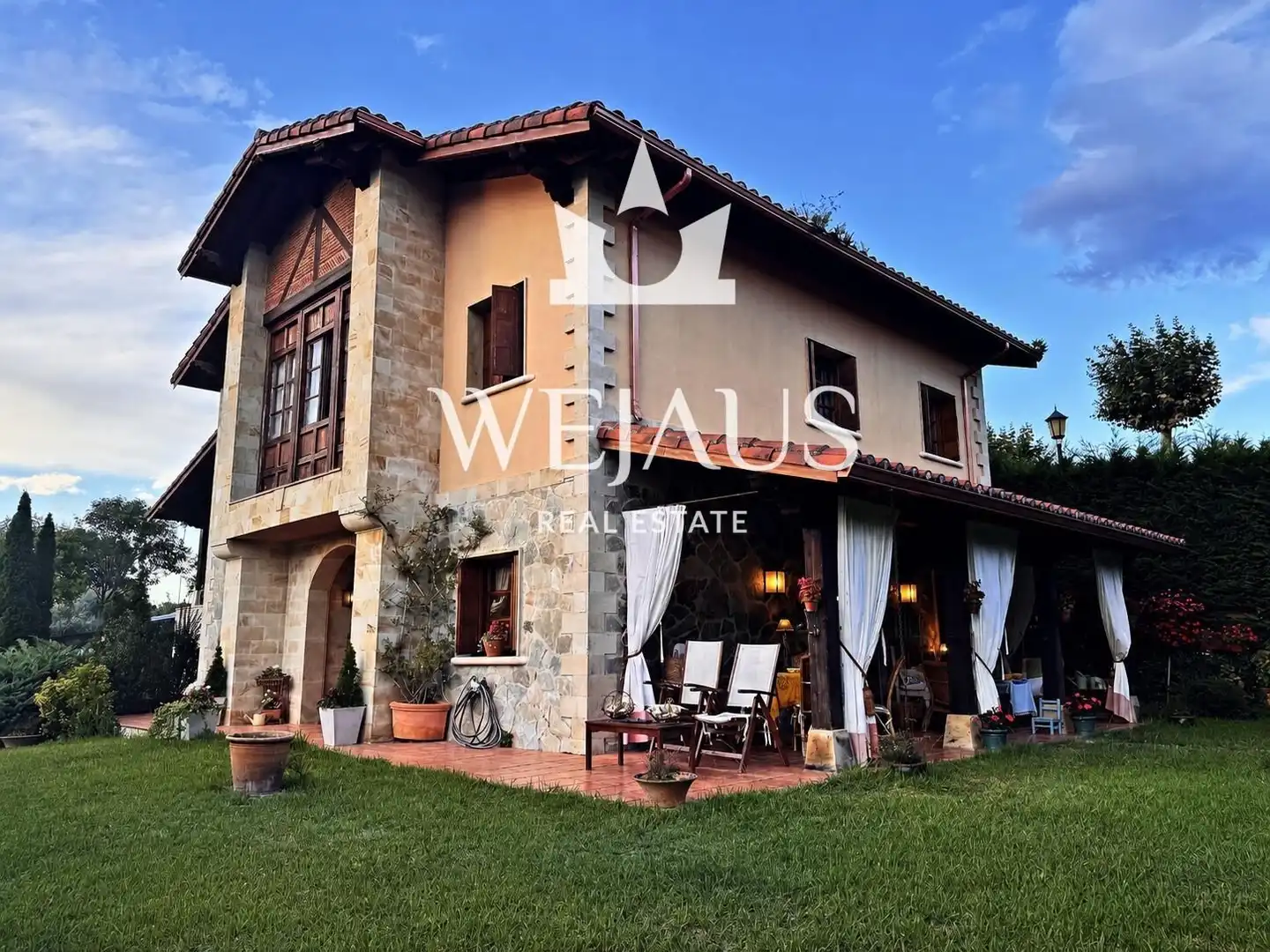 Vista exterior de Casa o chalet en venta en Colindres con Calefacción y Balcón
