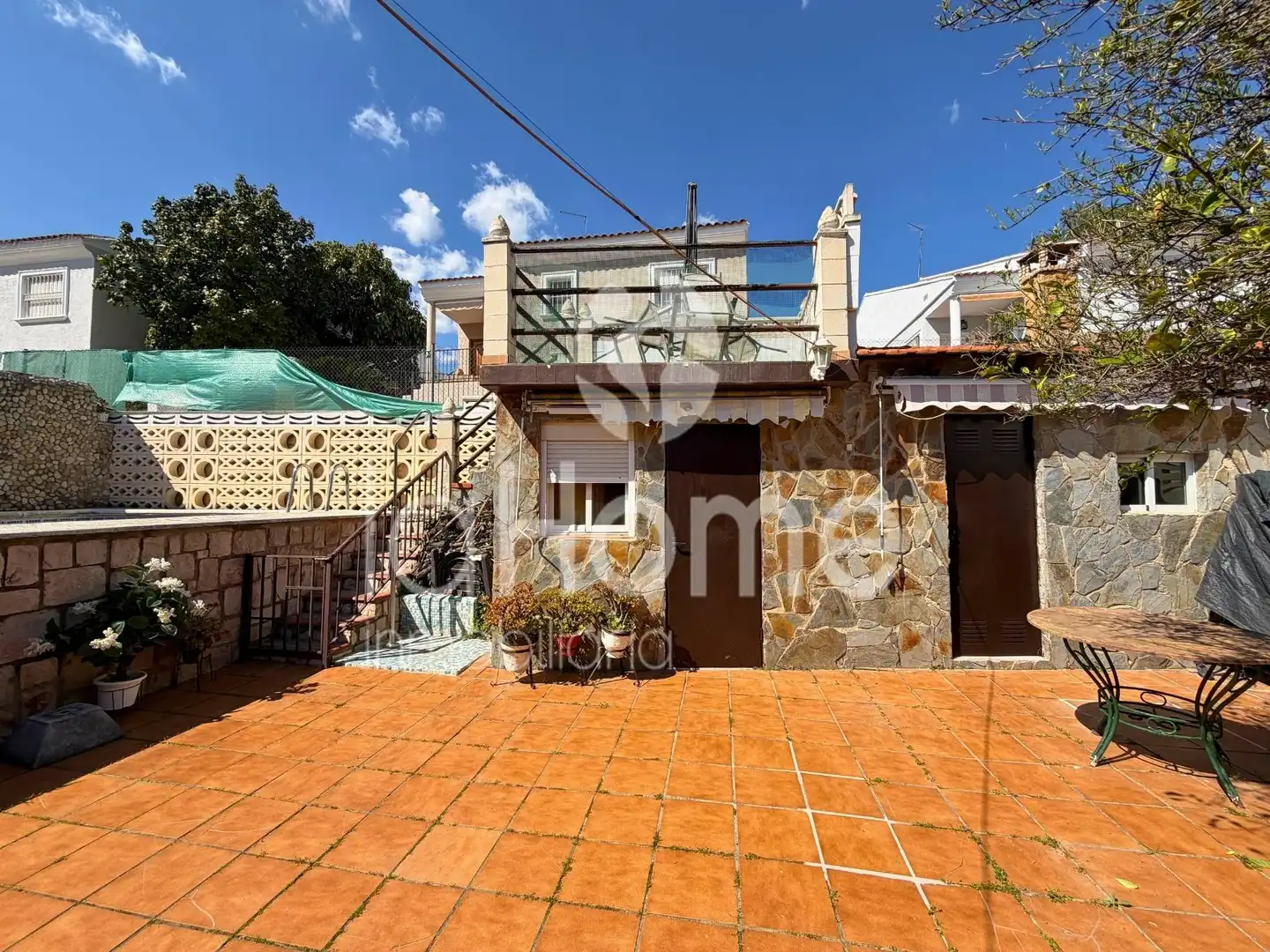 Außenansicht von Haus oder Chalet zum Verkauf in Paterna mit Klimaanlage, Privatgarten und Terrasse