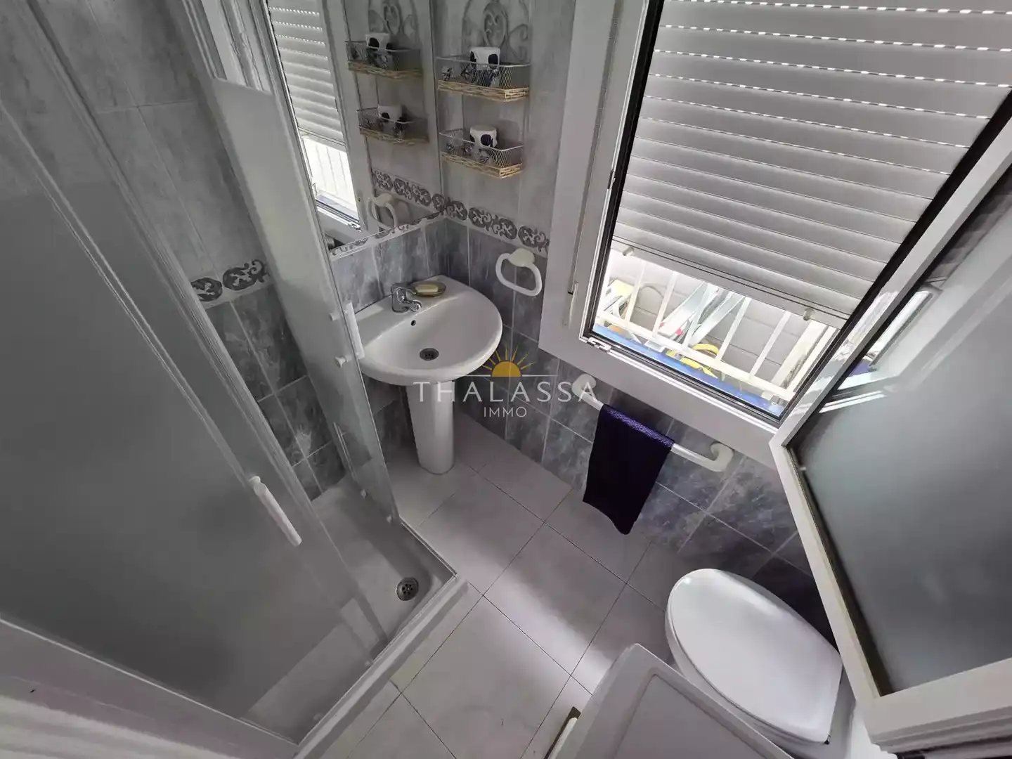 Bathroom of Houses for sale in Empuriabrava  with Air Conditioner, Swimming Pool and Furnished