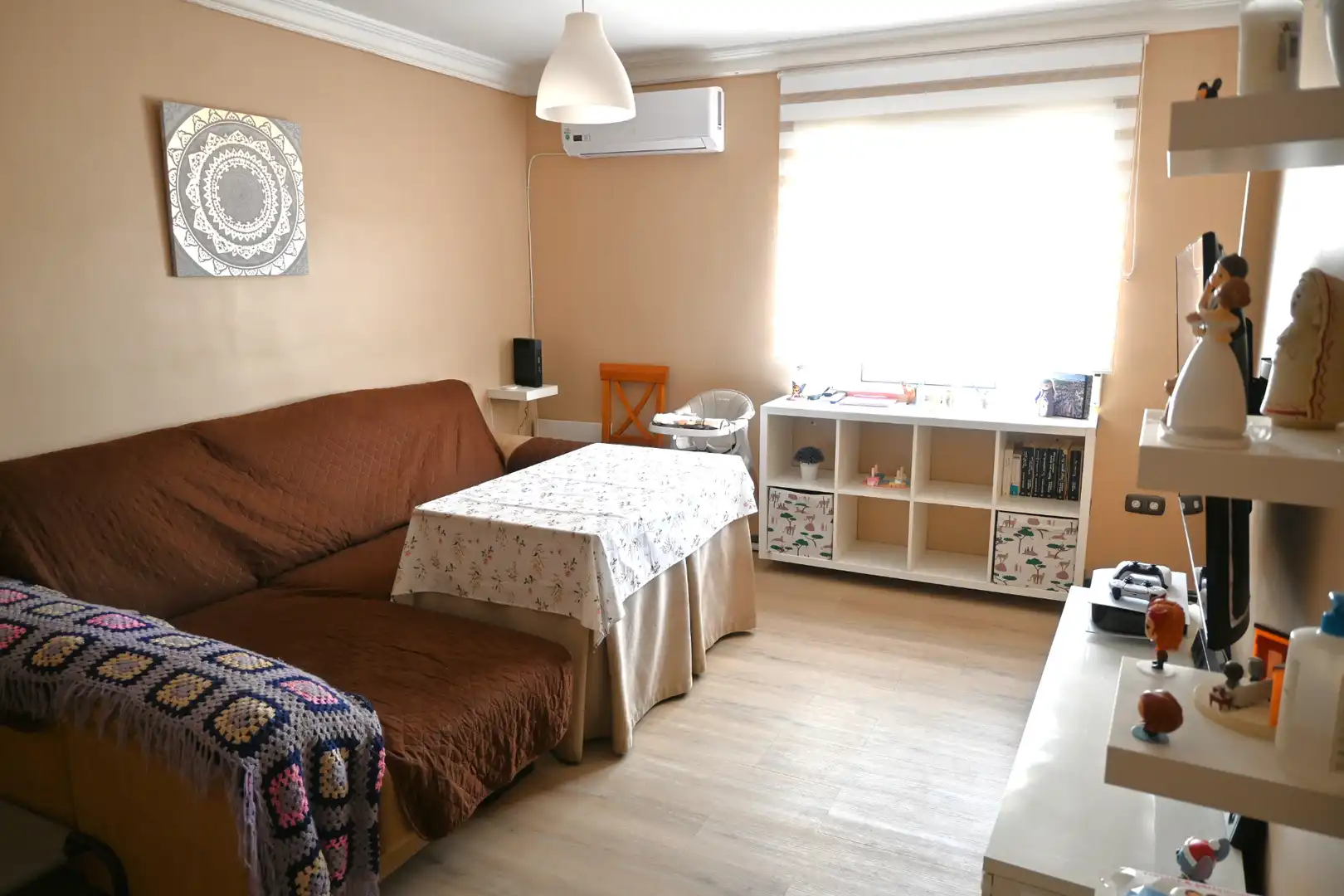 Sala d'estar de Casa adosada en venda en Las Gabias amb Aire condicionat, Calefacció i Traster