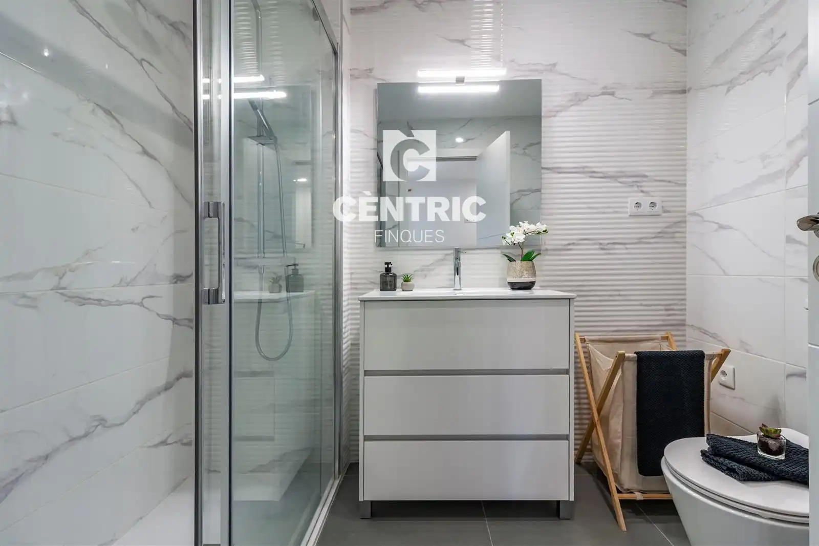 Baño de Piso en venta en Terrassa con Terraza