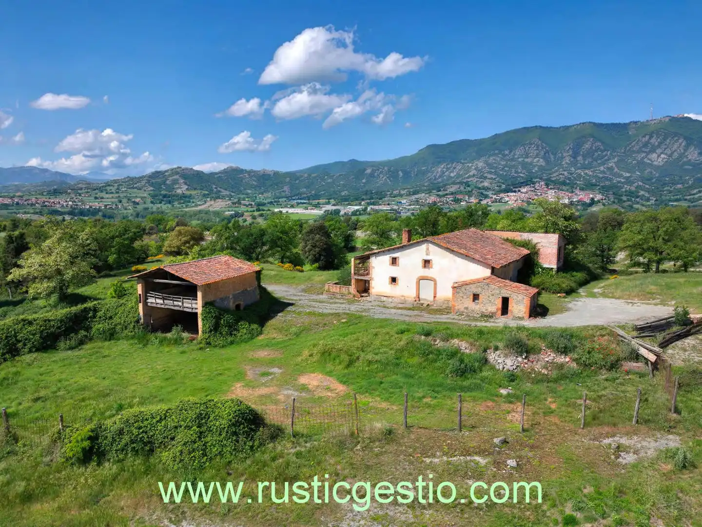 Finca rústica en venta en Sant Pere de Torelló con Jardín privado