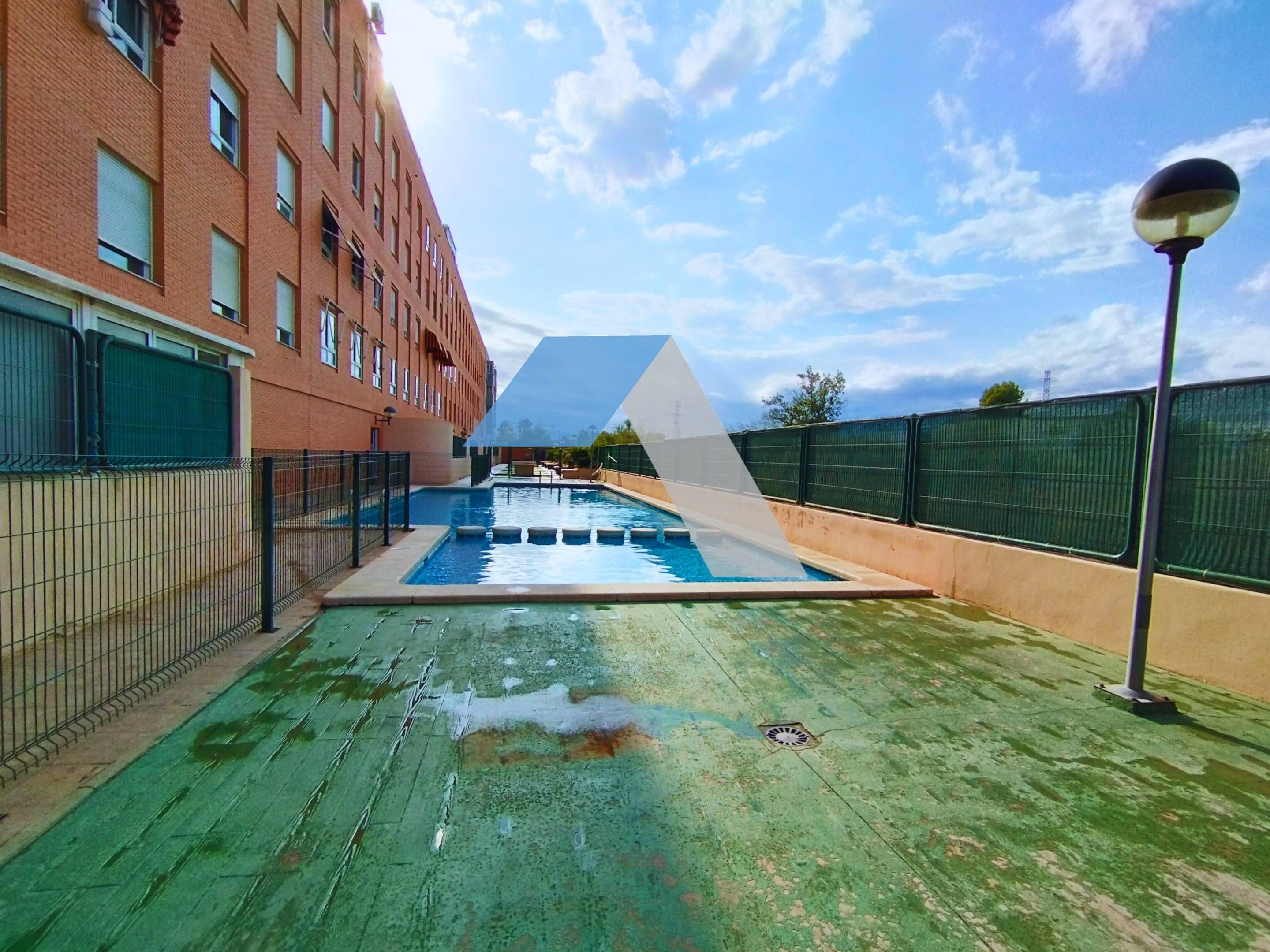 Piscina de Pis en venda en San Vicente del Raspeig / Sant Vicent del Raspeig amb Aire condicionat, Calefacció i Terrassa