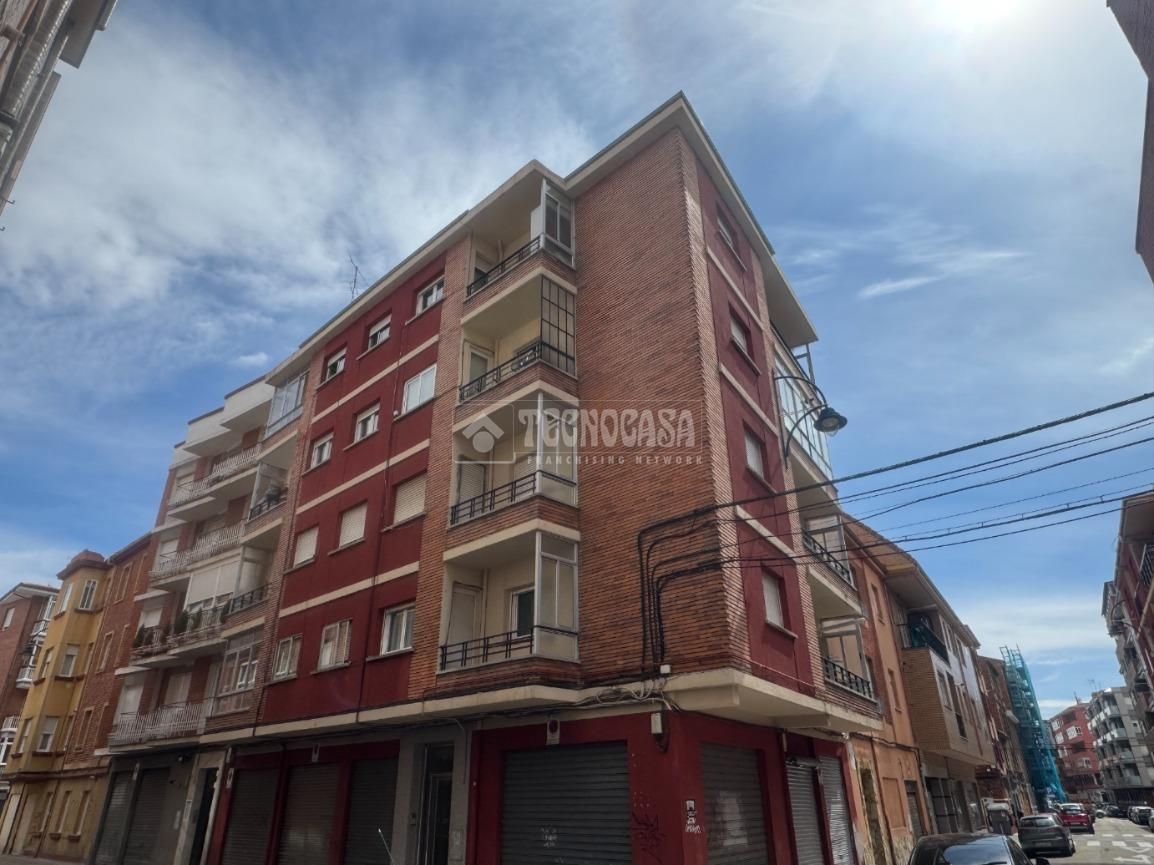 Exterior view of Flat for sale in León Capital   with Heating and Storage room