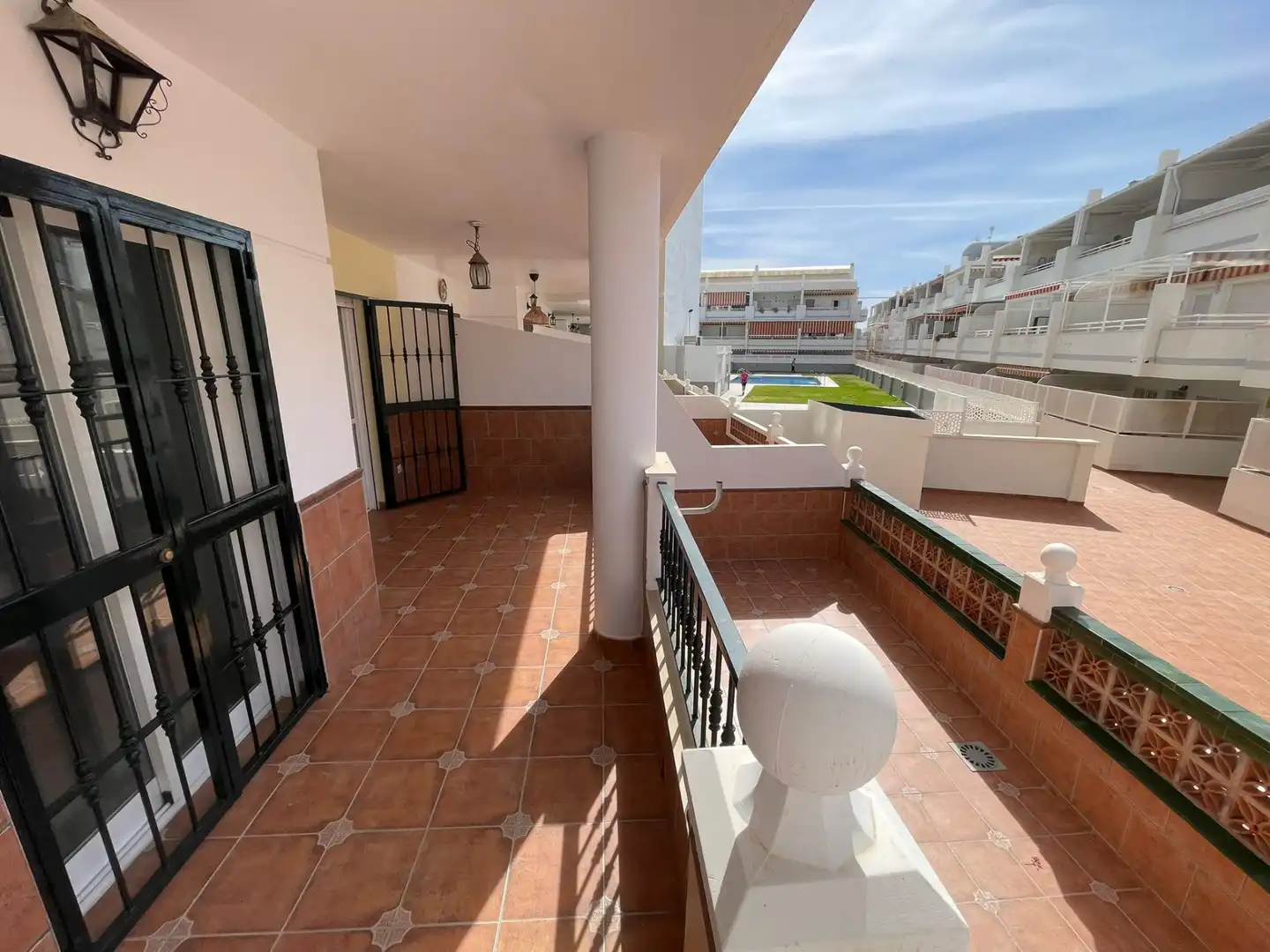 Vista exterior de Piso en venta en Torrox con Terraza, Horno y Piscina comunitaria