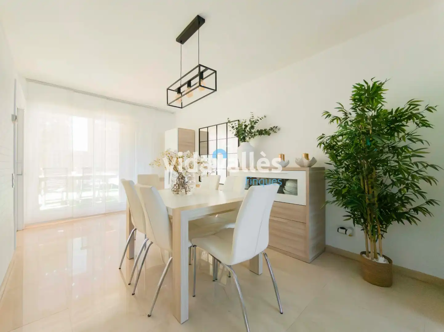 Comedor de Casa adosada en venta en Premià de Mar con Aire acondicionado, Calefacción y Jardín privado