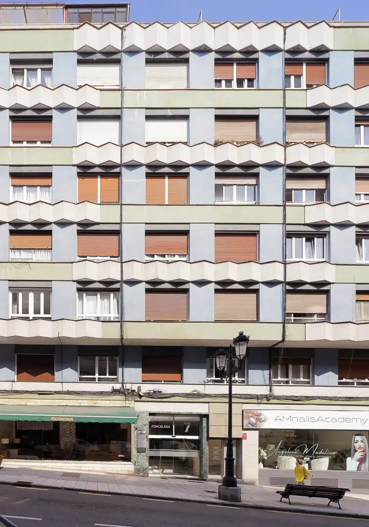 Vista exterior de Pis en venda en Oviedo  amb Calefacció