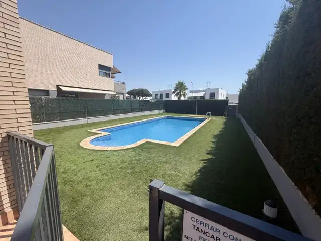 Piscina de Casa o xalet en venda en Cambrils amb Calefacció i Piscina