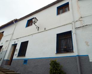 Vista exterior de Casa adosada en venda en Ayora amb Terrassa