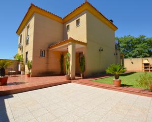 Exterior view of Single-family semi-detached for sale in Espartinas  with Air Conditioner, Heating and Private garden