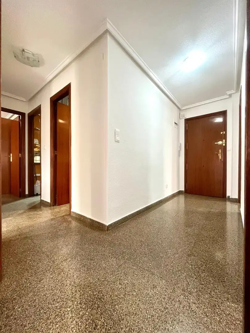 Piso de alquiler en Avenida de Ausiàs March, San Crispín