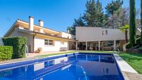 Jardí de Casa o xalet en venda en Matadepera amb Aire condicionat, Terrassa i Piscina