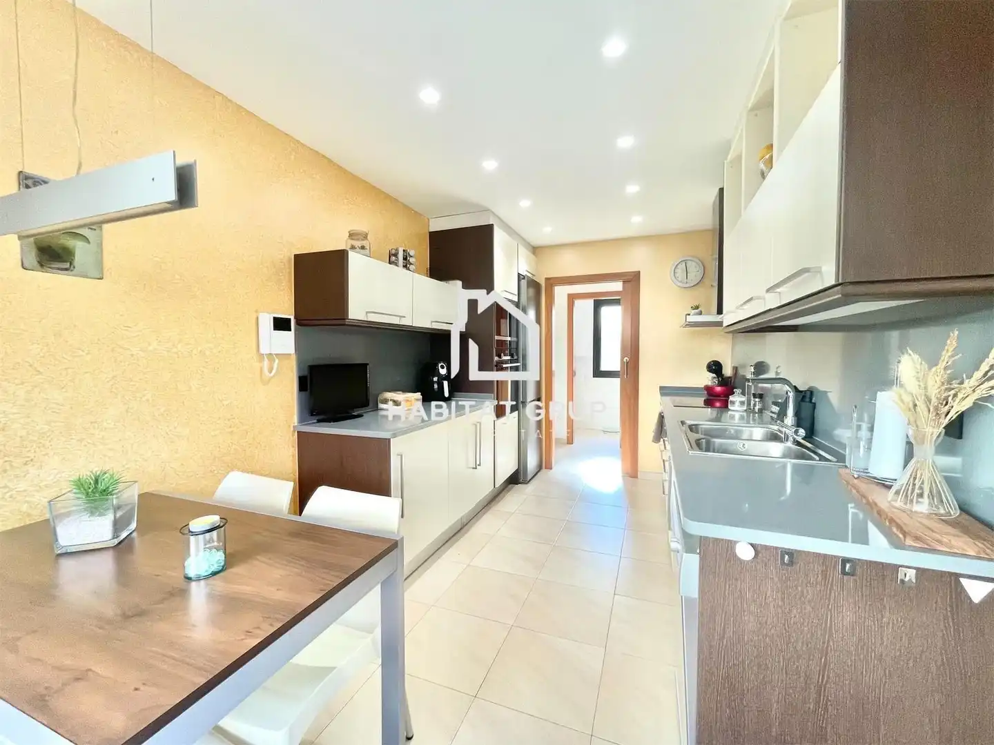 Cocina de Casa o chalet en venta en Medinyà con Aire acondicionado, Calefacción y Jardín privado