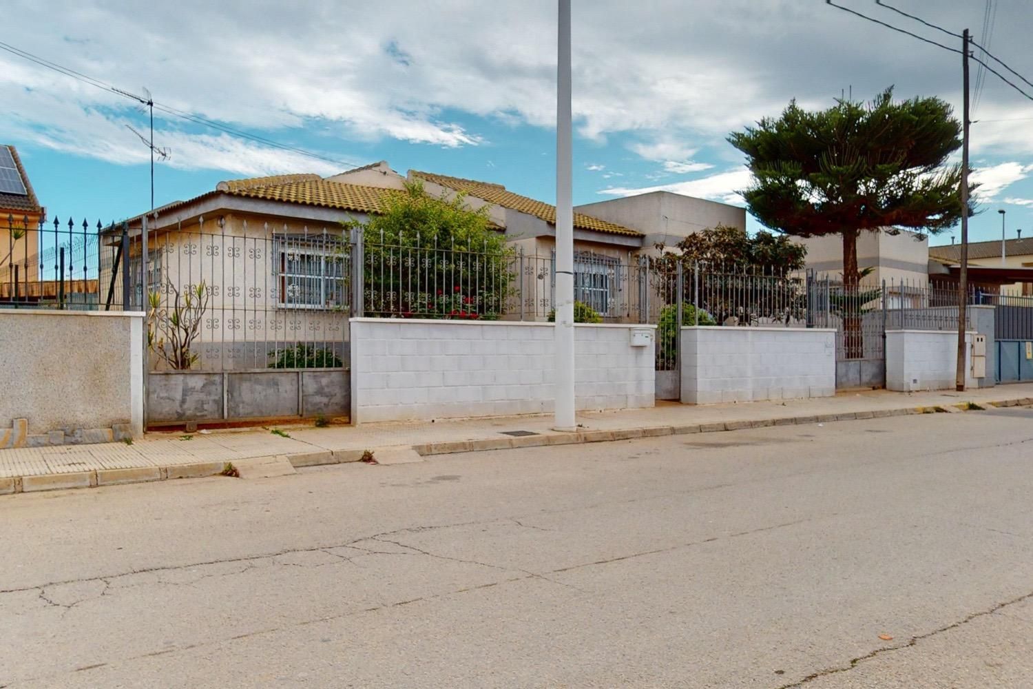 Vista exterior de Casa o xalet en venda en Cartagena amb Aire condicionat, Calefacció i Jardí privat