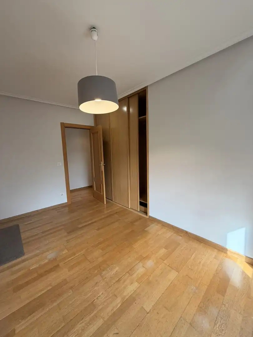 Habitación de Piso en venta en  Logroño con Calefacción, Parquet y Trastero