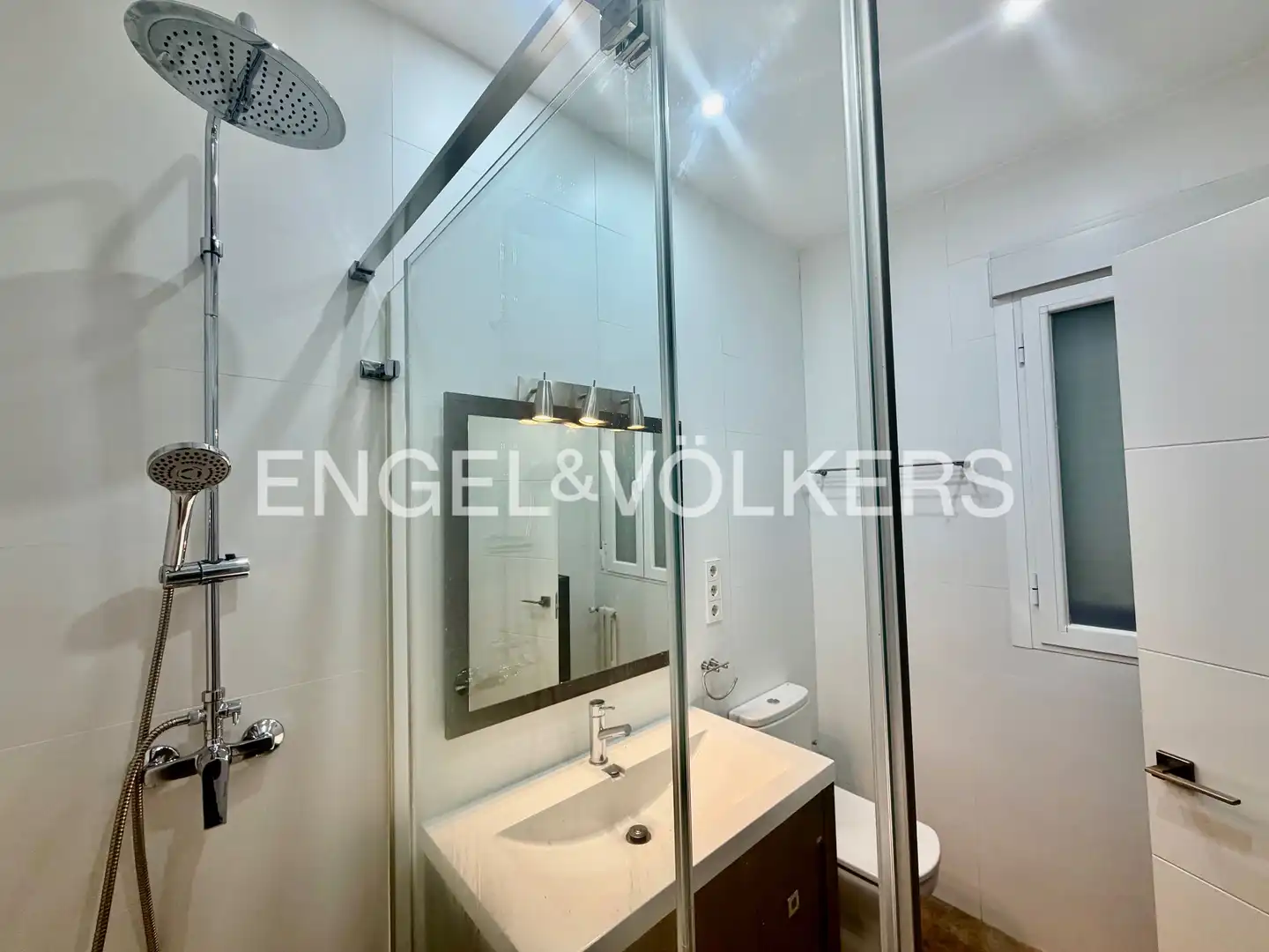 Badezimmer von Wohnung zur Miete in Madrid mit Heizung, Möbliert und Balkon