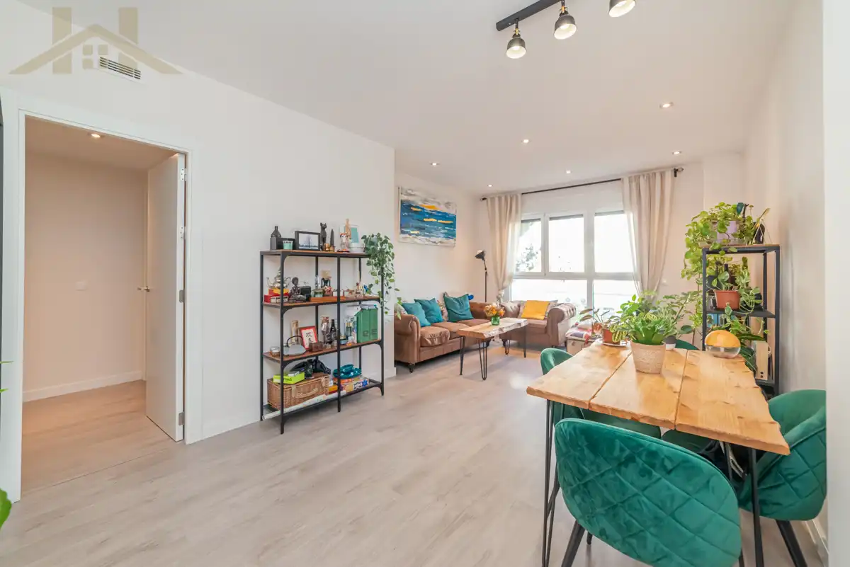 Living room of Flat for sale in Móstoles  with Air Conditioner, Heating and Storage room