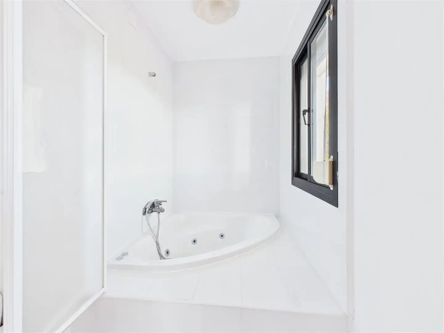 Bany de Apartament en venda en Estepona amb Terrassa