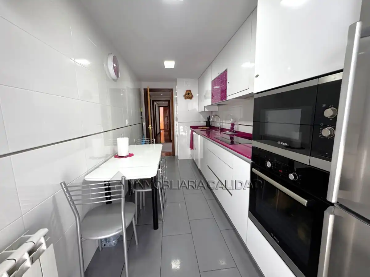 Cocina de Piso en venta en Burgos con Calefacción, Terraza y Trastero