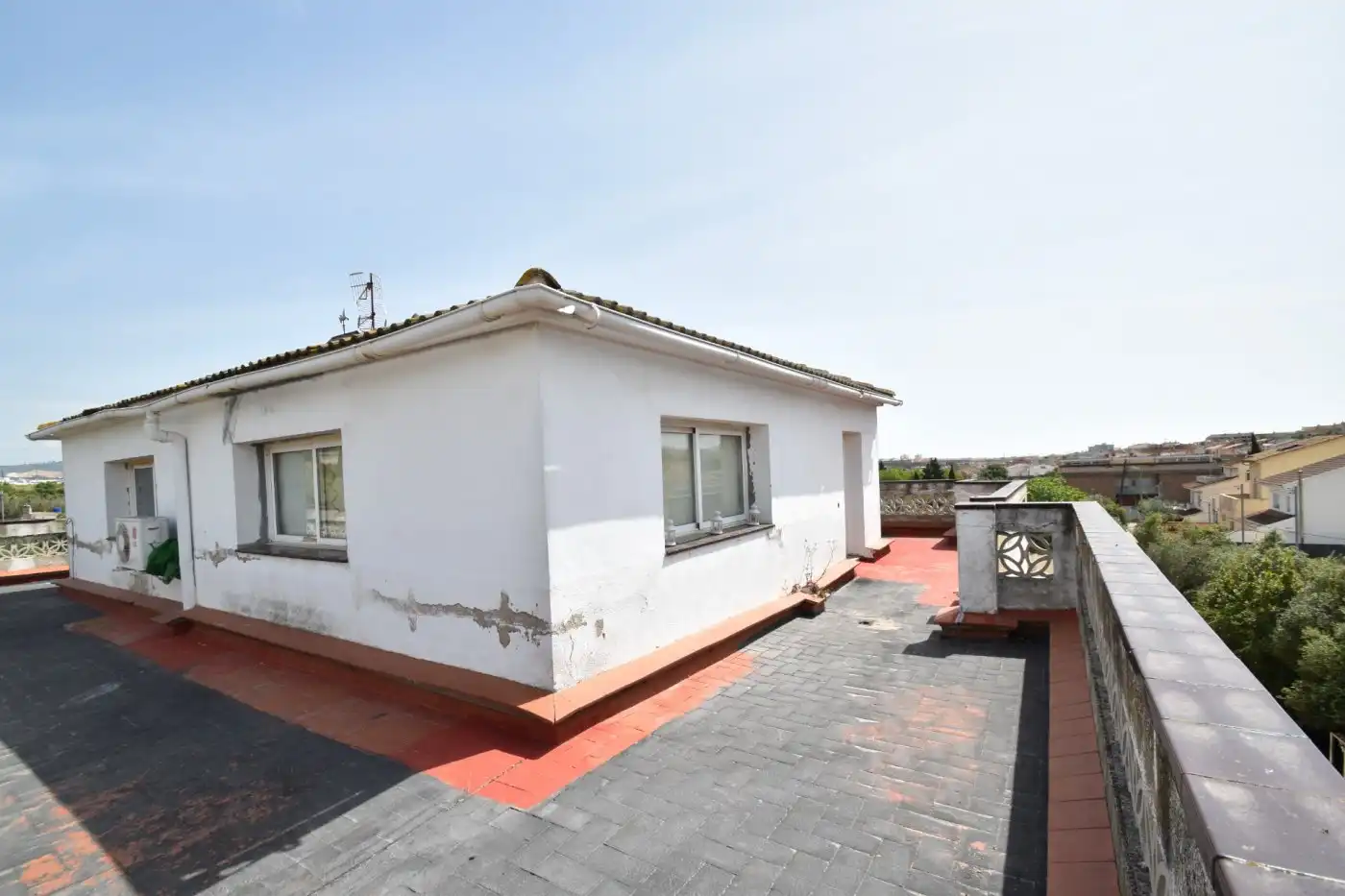 Exterior view of Country homes for sale in Vilanova i la Geltrú  with Terrace and Balcony