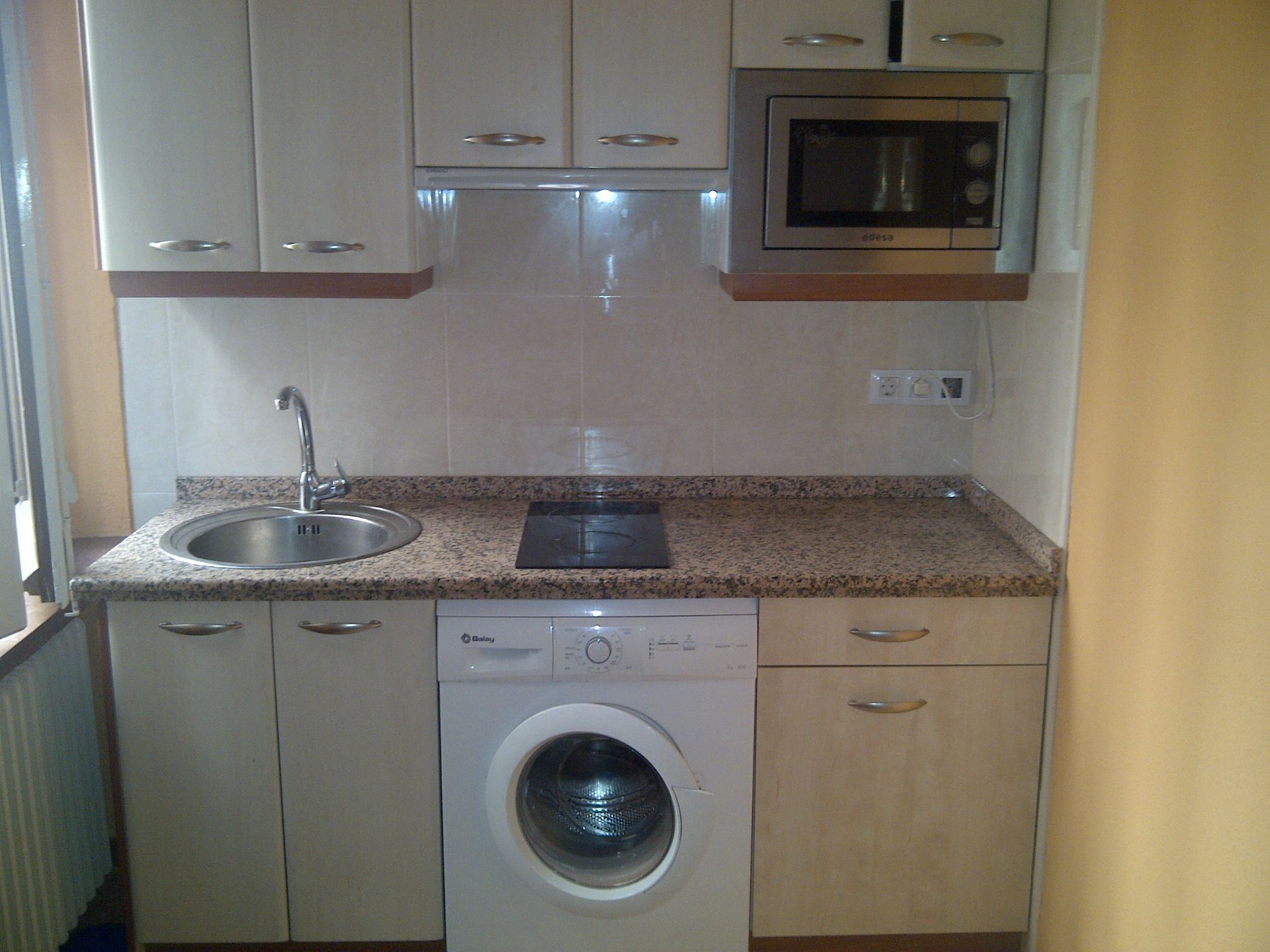 Cuina de Apartament de lloguer en Salamanca Capital amb Moblat