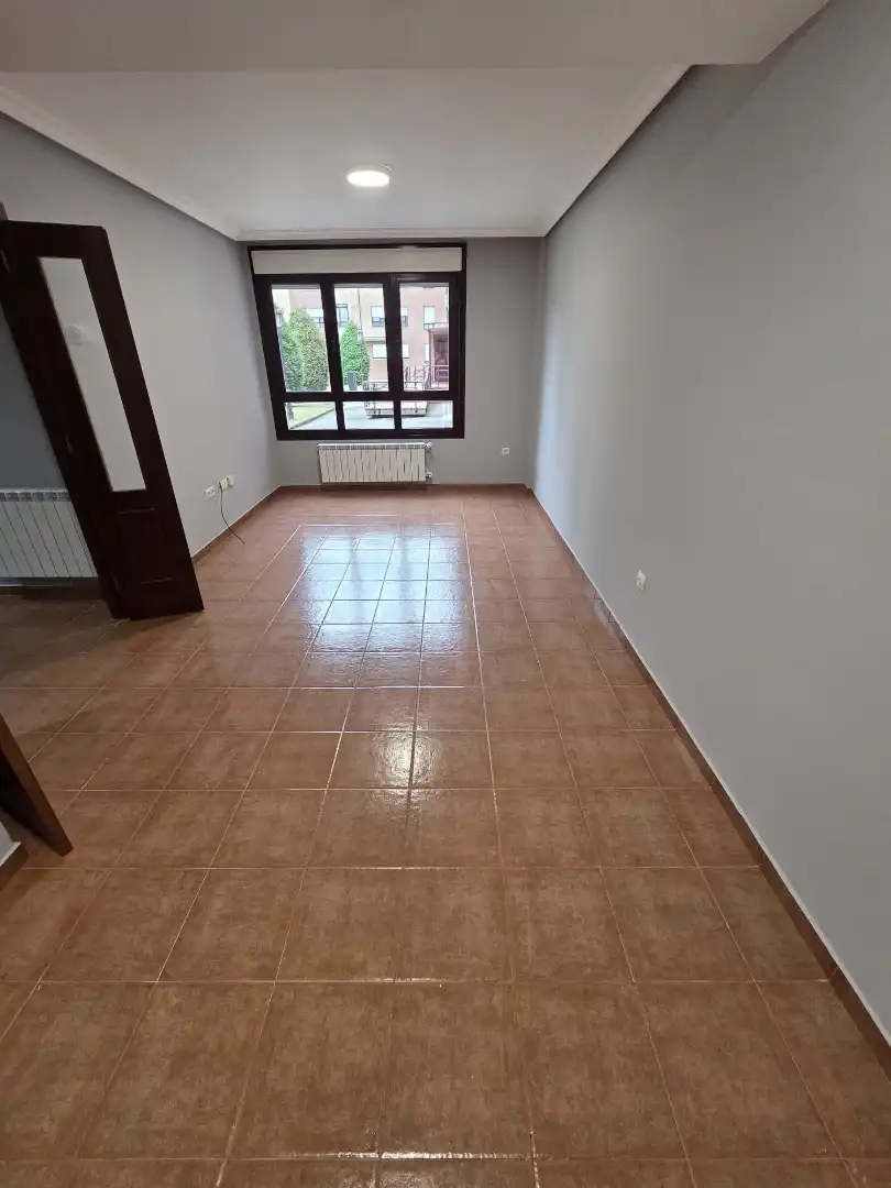Wohnung zur Miete in Oviedo  mit Heizung, Parkett und Abstellraum