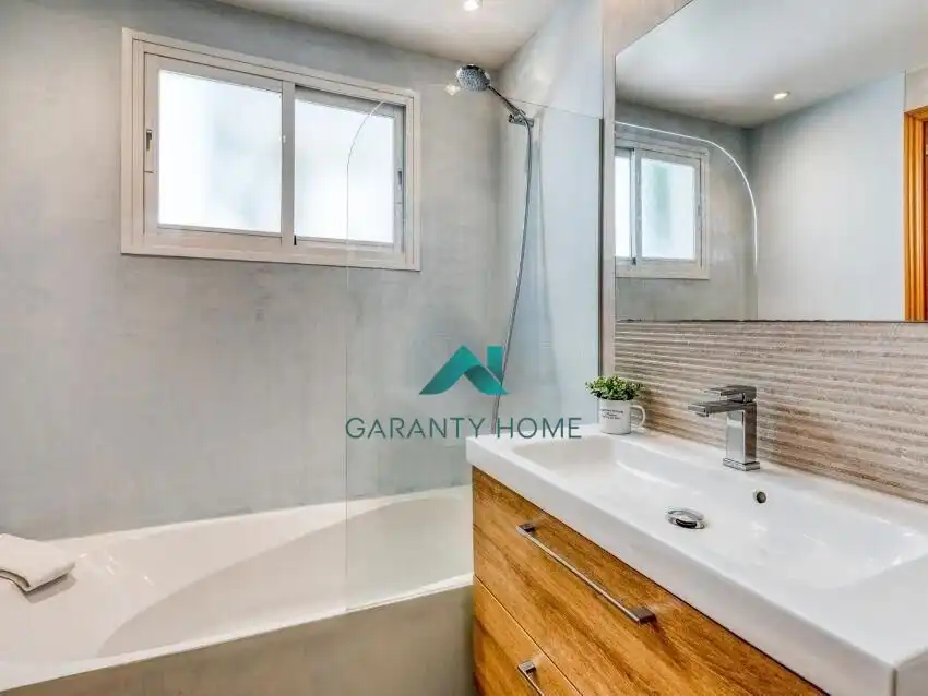Bathroom of Flat for rent in Estepona  with Air Conditioner, Heating and Terrace