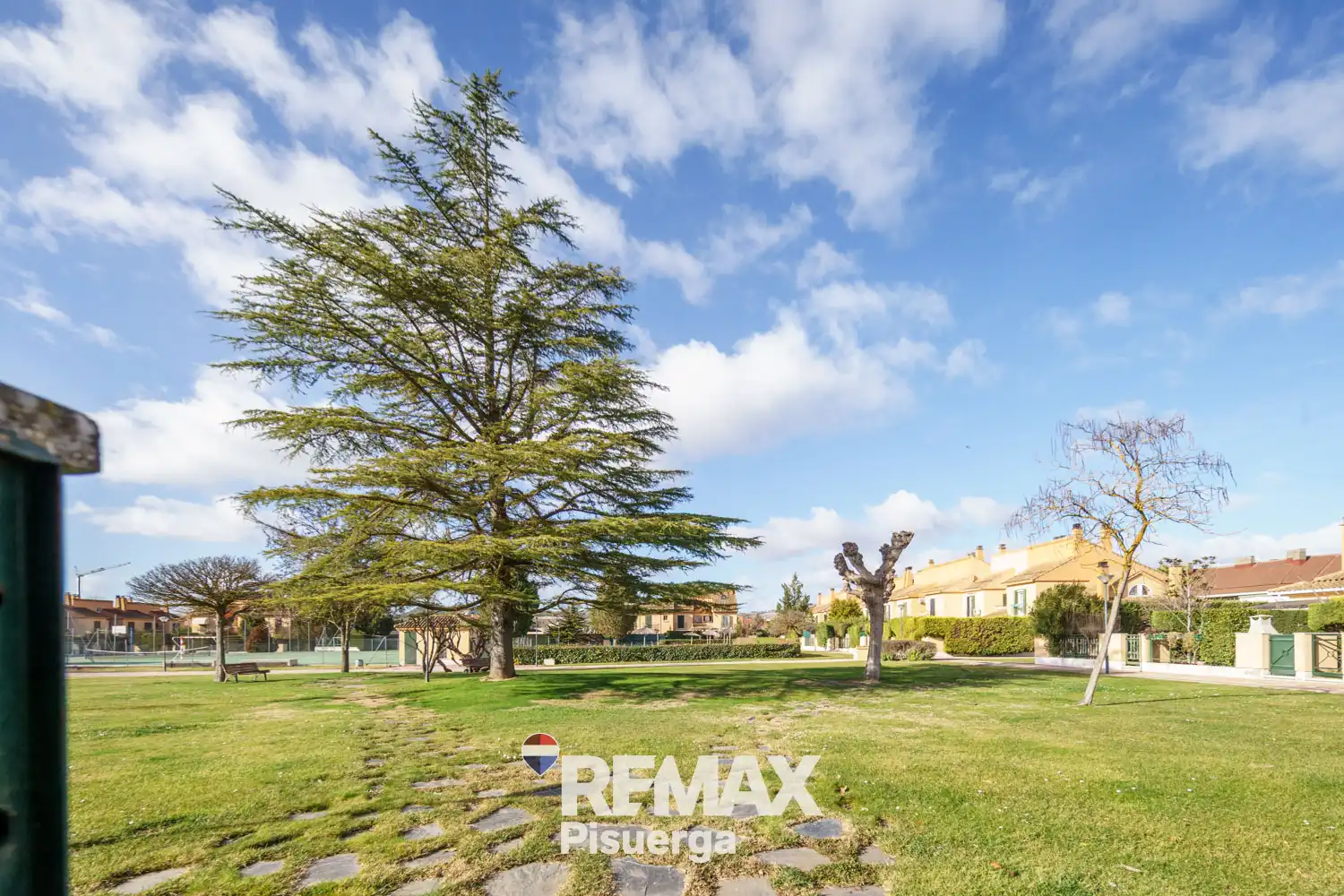 Vista exterior de Casa o chalet en venta en Simancas con Calefacción, Terraza y Trastero