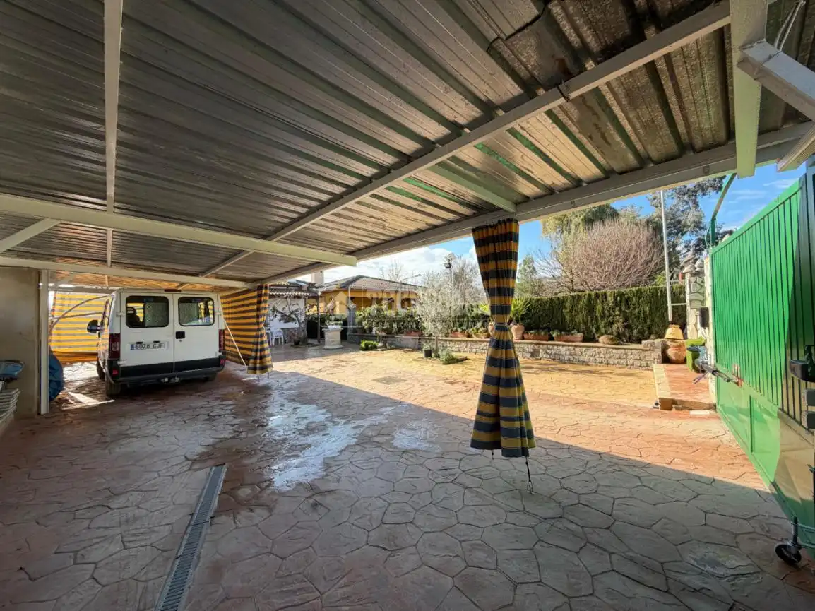 Jardí de Finca rústica en venda en Villatorres amb Aire condicionat, Calefacció i Alarma