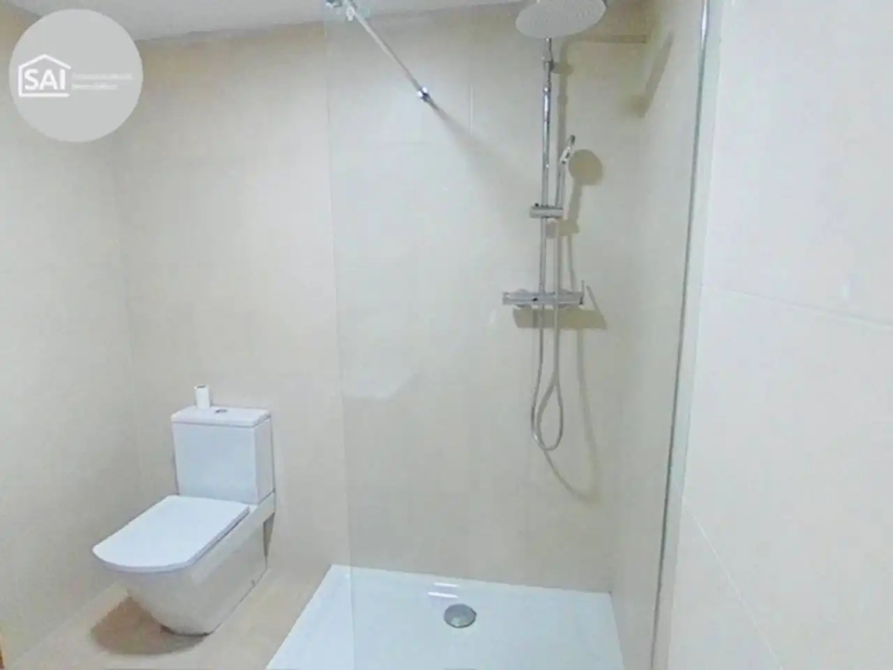 Badezimmer von Wohnung zum Verkauf in Constantí mit Klimaanlage und Heizung