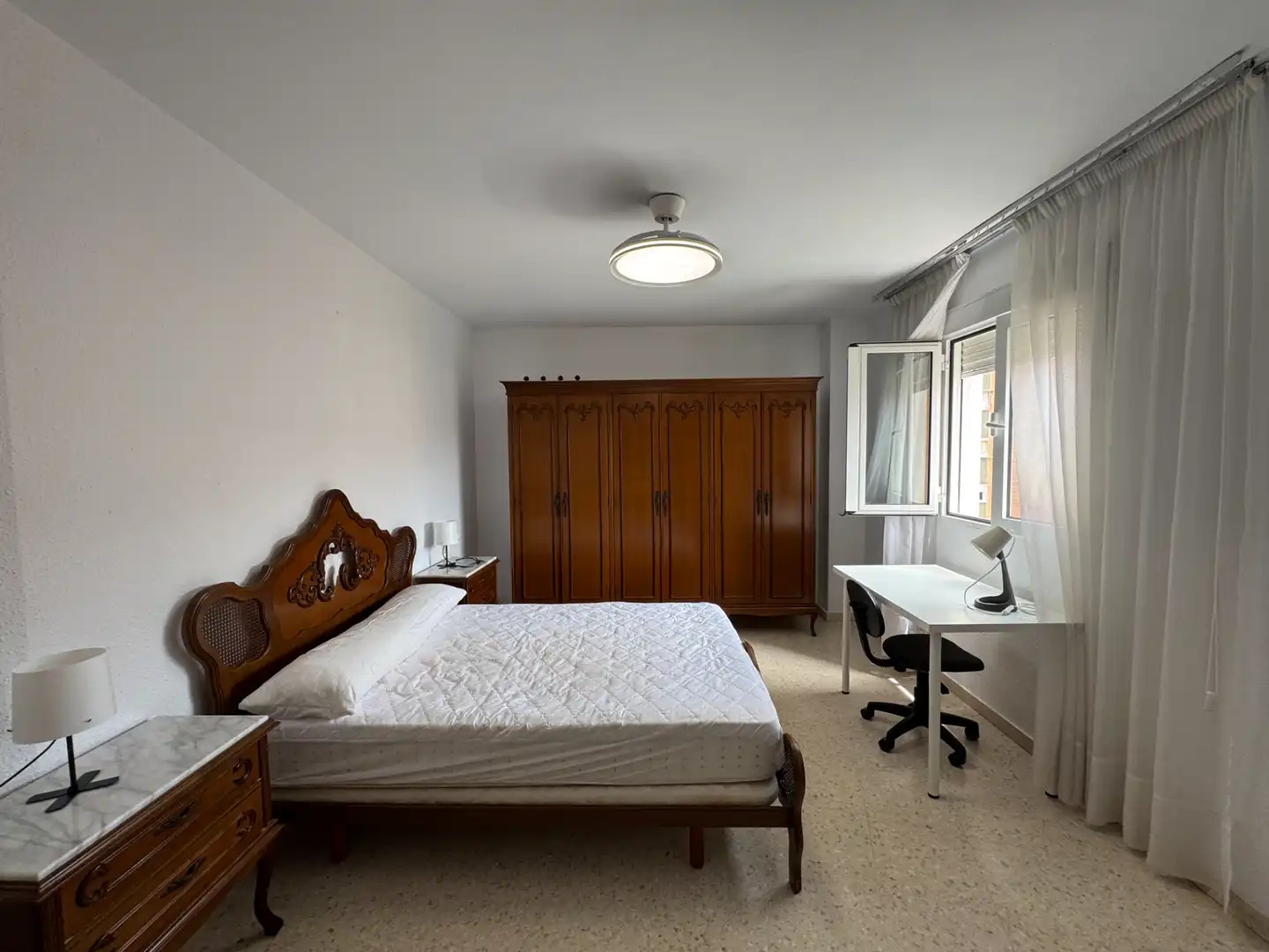 Habitación de Apartamento de alquiler en Málaga con Aire acondicionado, Amueblado y Microondas