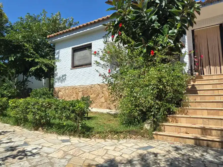 Außenansicht von Haus oder Chalet zum Verkauf in Chiva mit Klimaanlage, Schwimmbad und Balkon
