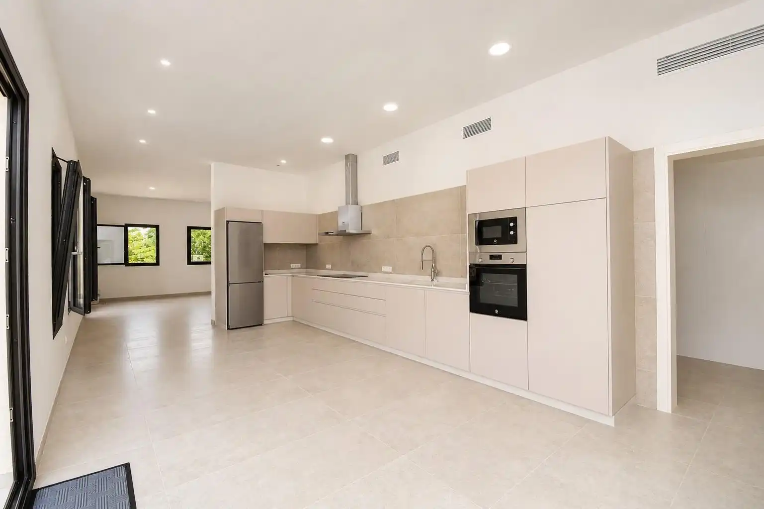 Cocina de Finca rústica en venta en Muro con Aire acondicionado, Calefacción y Jardín privado