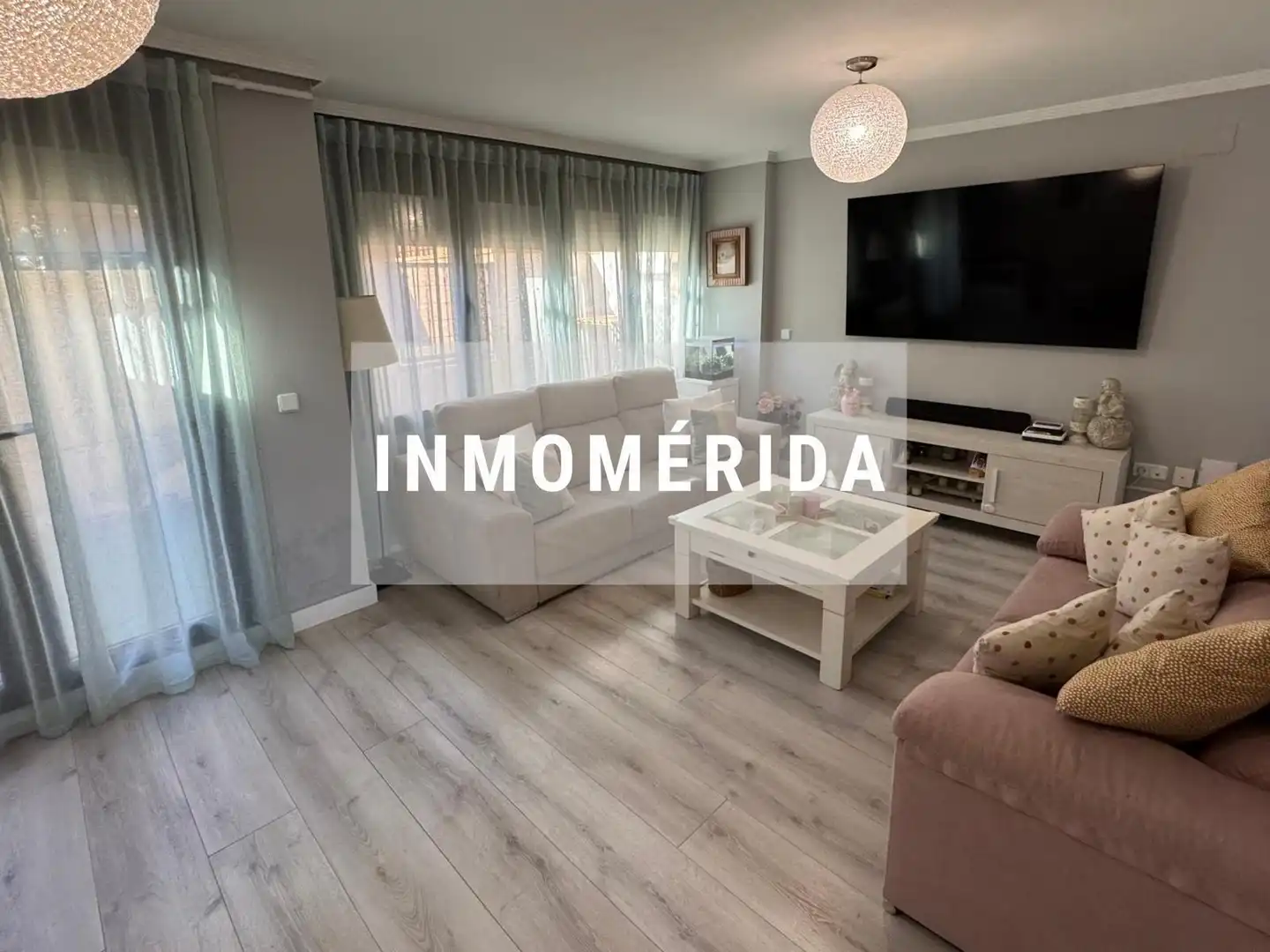 Vista exterior de Casa adosada en venta en Mérida con Aire acondicionado, Calefacción y Jardín privado