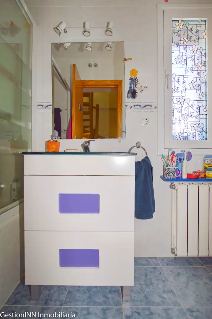 Baño de Casa adosada en venta en Valdemorillo con Calefacción, Jardín privado y Parquet