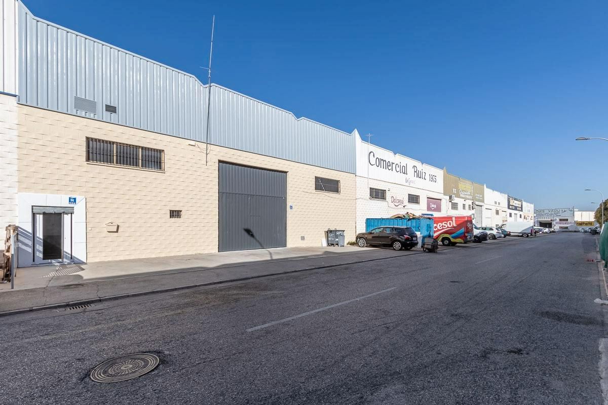 Vista exterior de Nave industrial en venta en Ogíjares
