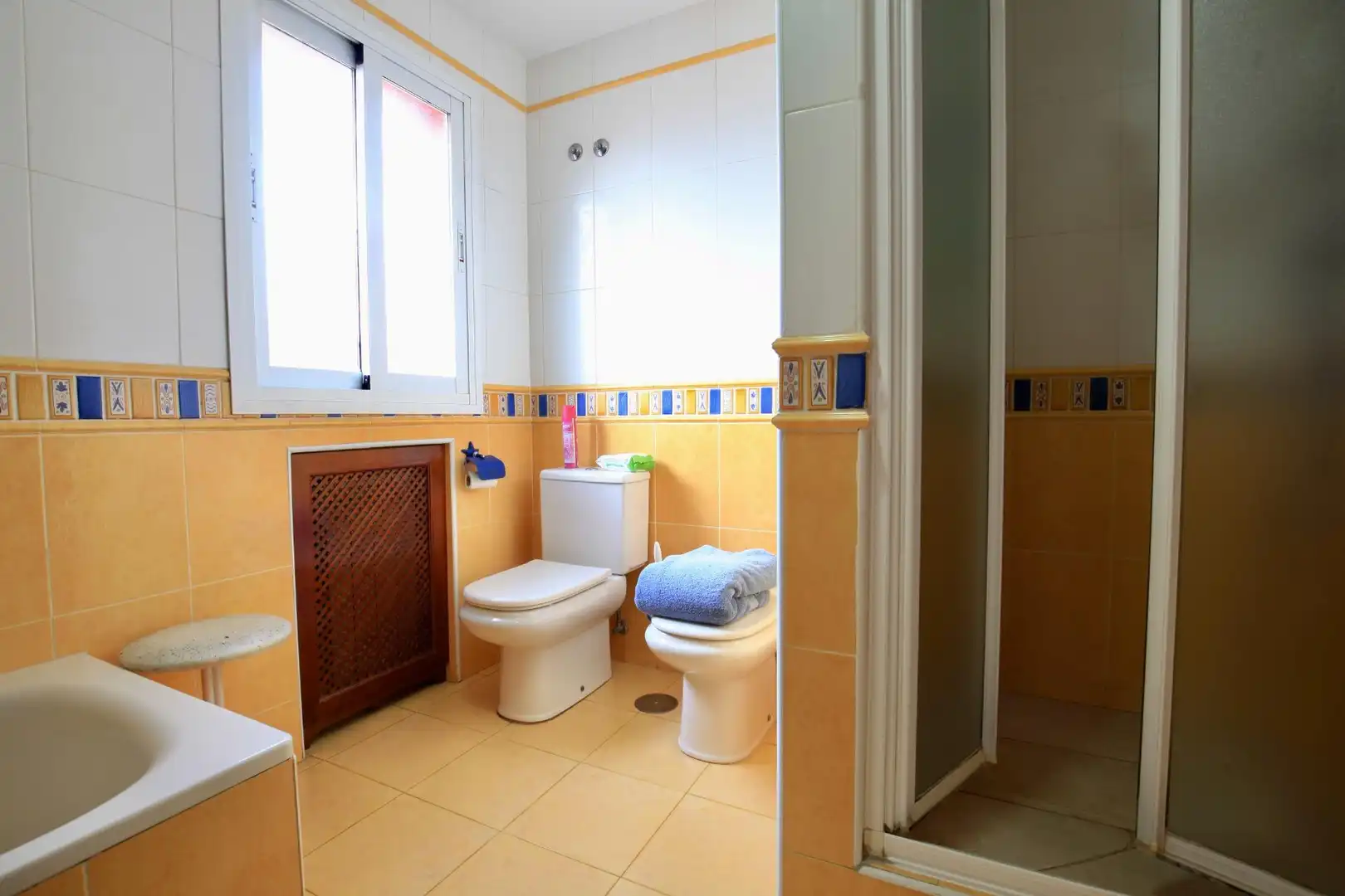 Bany de Casa o xalet en venda en Marbella amb Aire condicionat, Calefacció i Jardí privat