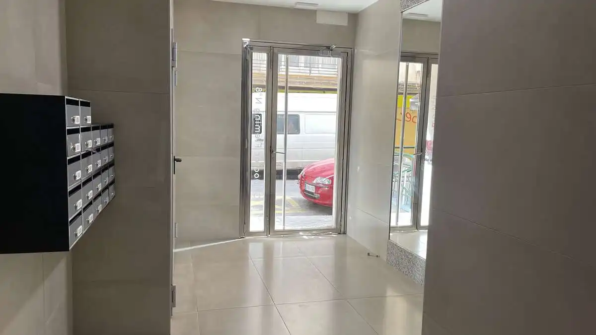 Baño de Piso en venta en Granada con Amueblado, Microondas y Balcón