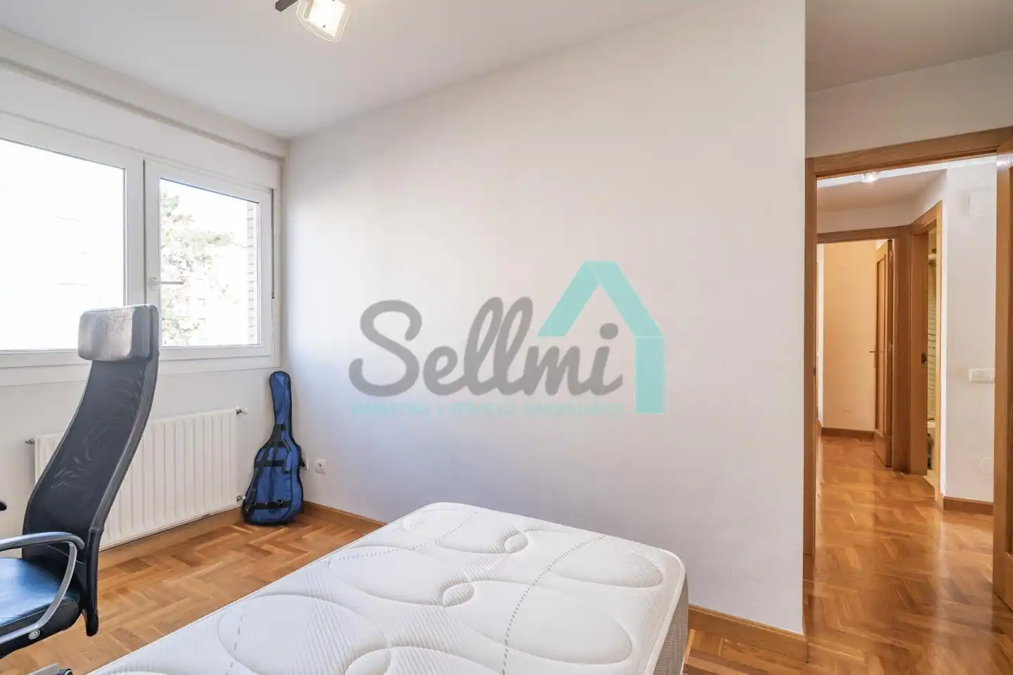 Bedroom of Flat for rent in Oviedo   with Heating, Parquet flooring and Furnished