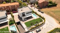 Vista exterior de Casa o xalet en venda en Sant Andreu de Llavaneres amb Aire condicionat, Terrassa i Piscina