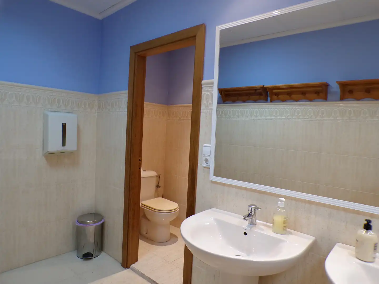 Bathroom of Office for sale in Valencia  with Air Conditioner, Heating and Internet