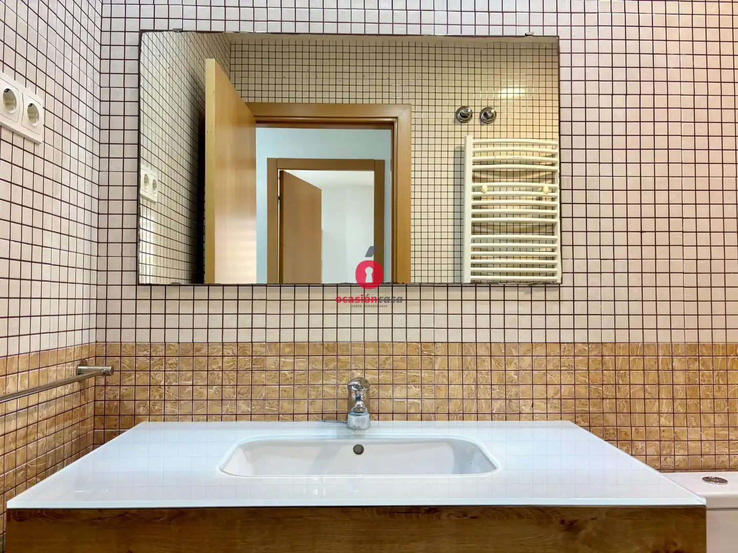Badezimmer von Erdgeschoss zum Verkauf in Badalona mit Heizung, Abstellraum und Ofen