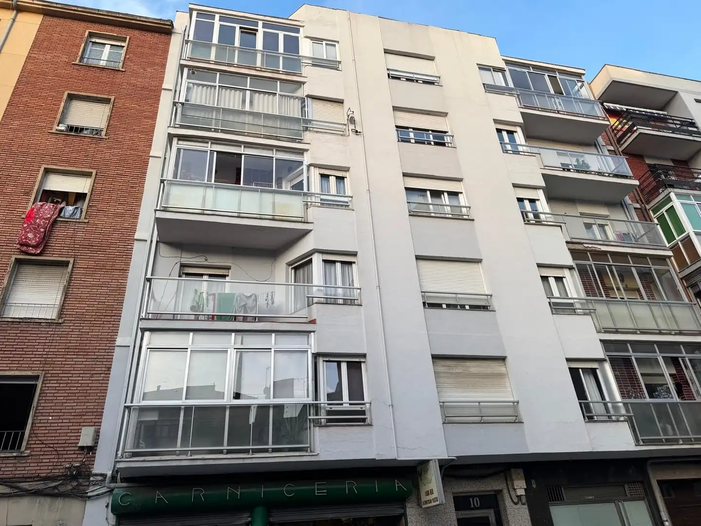 Vista exterior de Piso en venta en Crucero