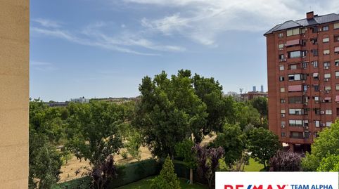 Photo 2 of Flat for sale in Calle de Rosalía de Castro, Peñagrande, Madrid Capital