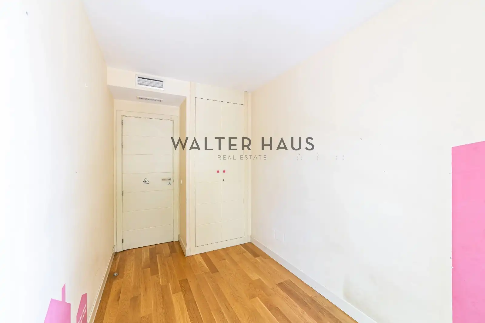 Flat for sale in Madrid  with Air Conditioner, Heating and Storage room