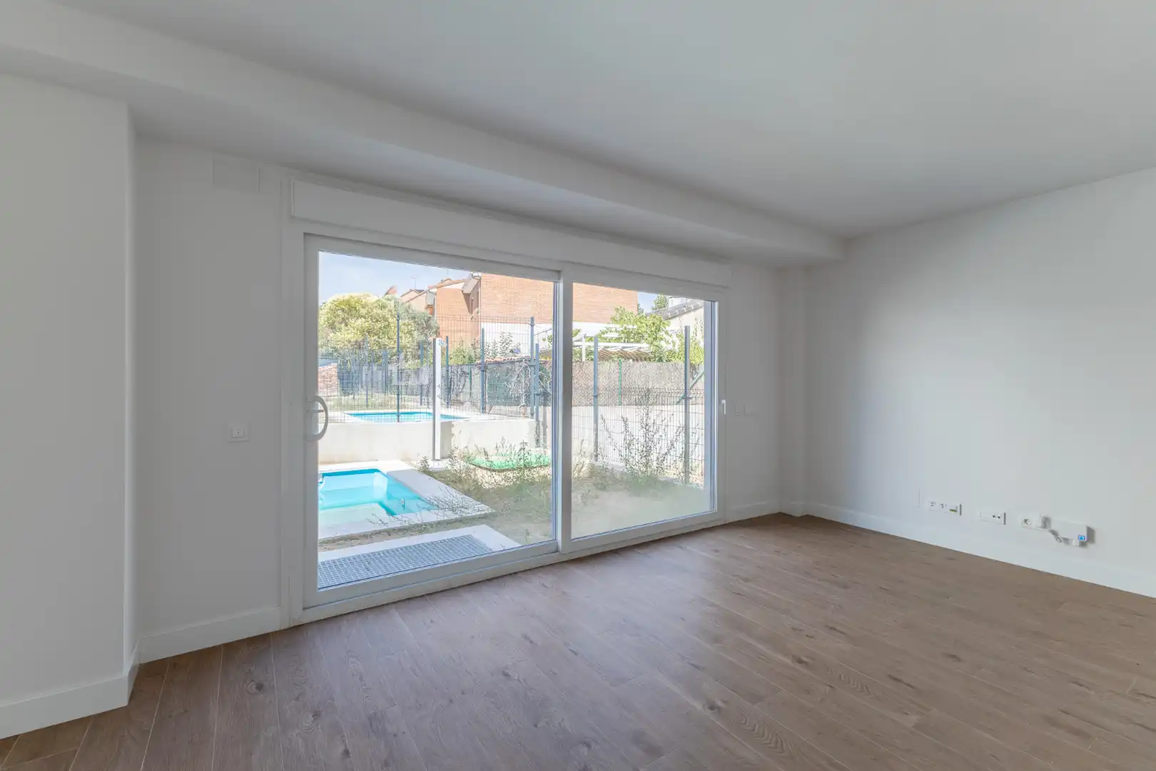 Piscina de Casa adosada en venda en Villanueva del Pardillo amb Aire condicionat, Jardí privat i Terrassa