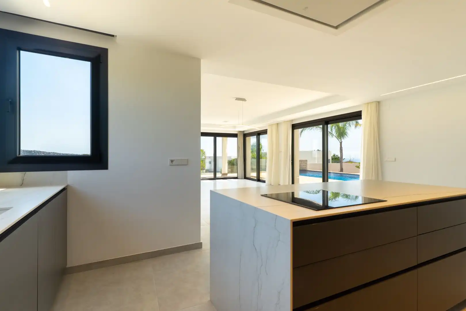 Küche von Haus oder Chalet zum Verkauf in Moraira mit Klimaanlage, Privatgarten und Terrasse