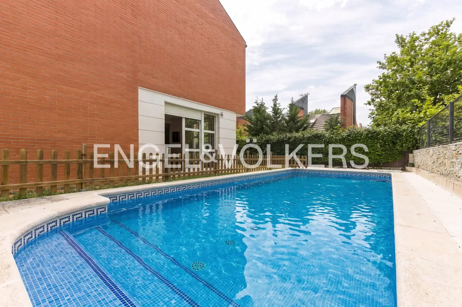 Swimming pool of Detached homes for sale in Paracuellos de Jarama  with Air Conditioner, Heating and Private garden