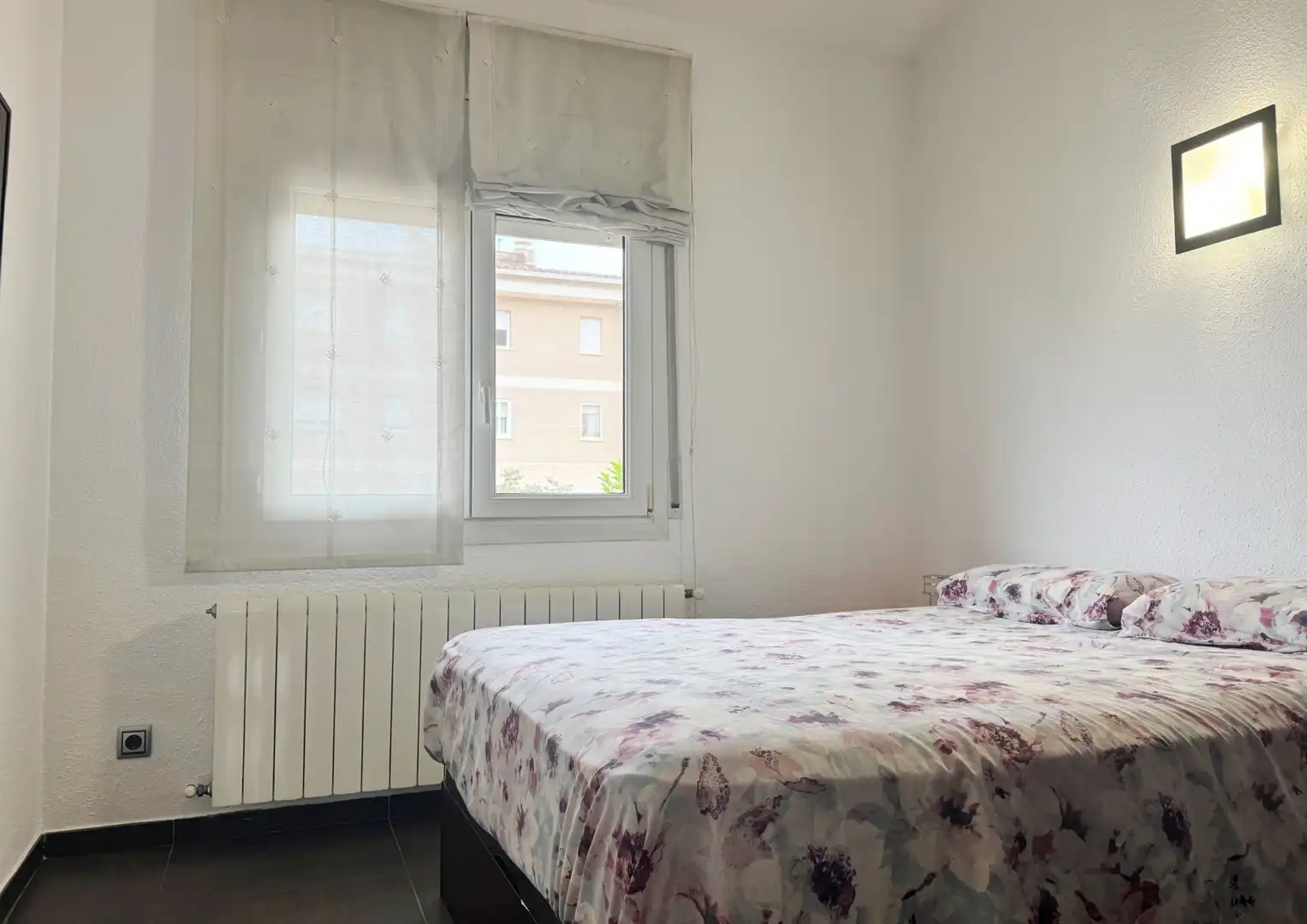 Dormitori de Casa adosada en venda en Girona amb Aire condicionat, Calefacció i Jardí privat