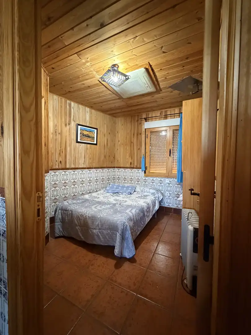 Bedroom of Commercial properties for sale in Ataquines, Valladolid